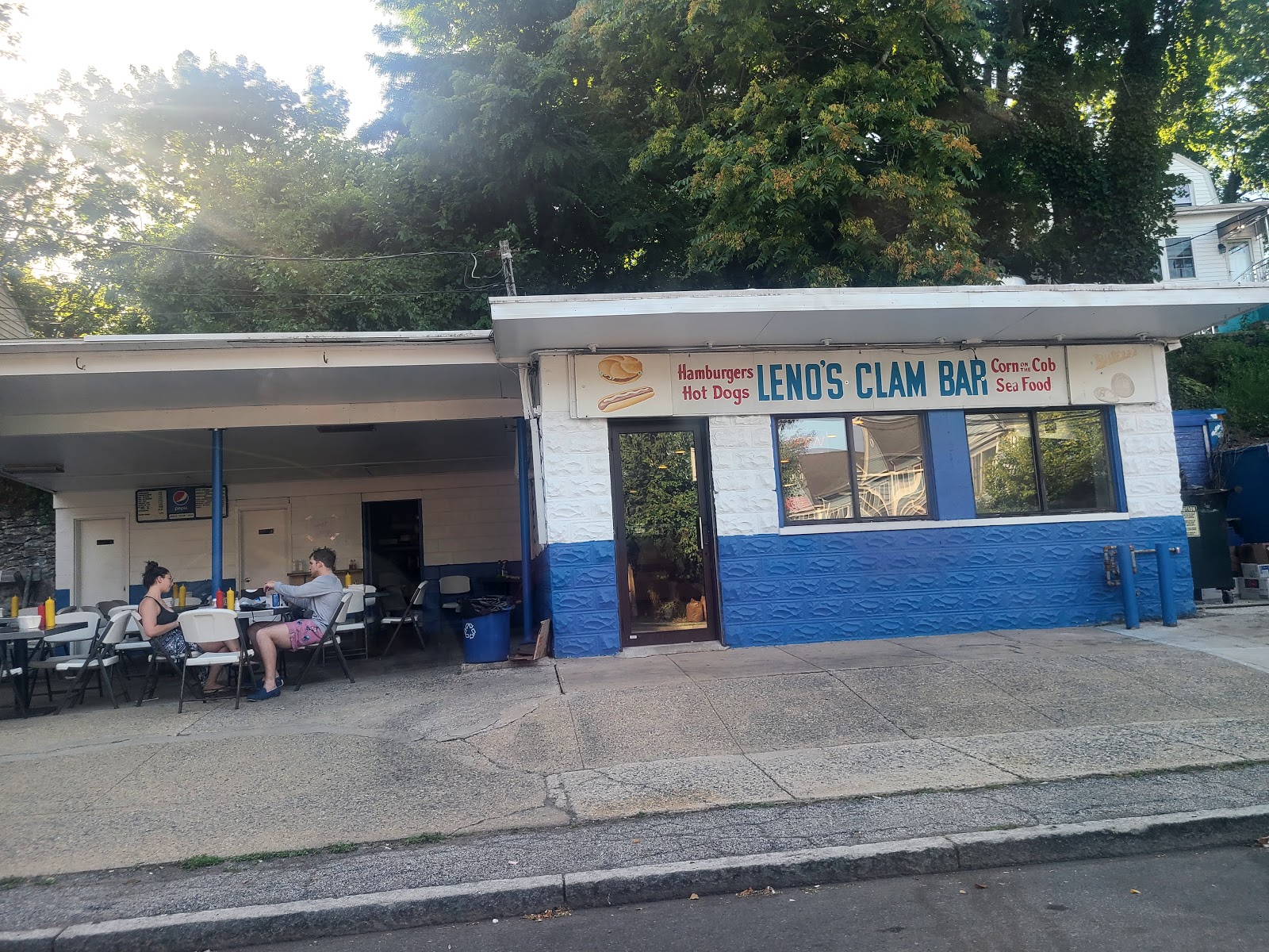 Restaurants Lenos Clam Bar in New Rochelle NY