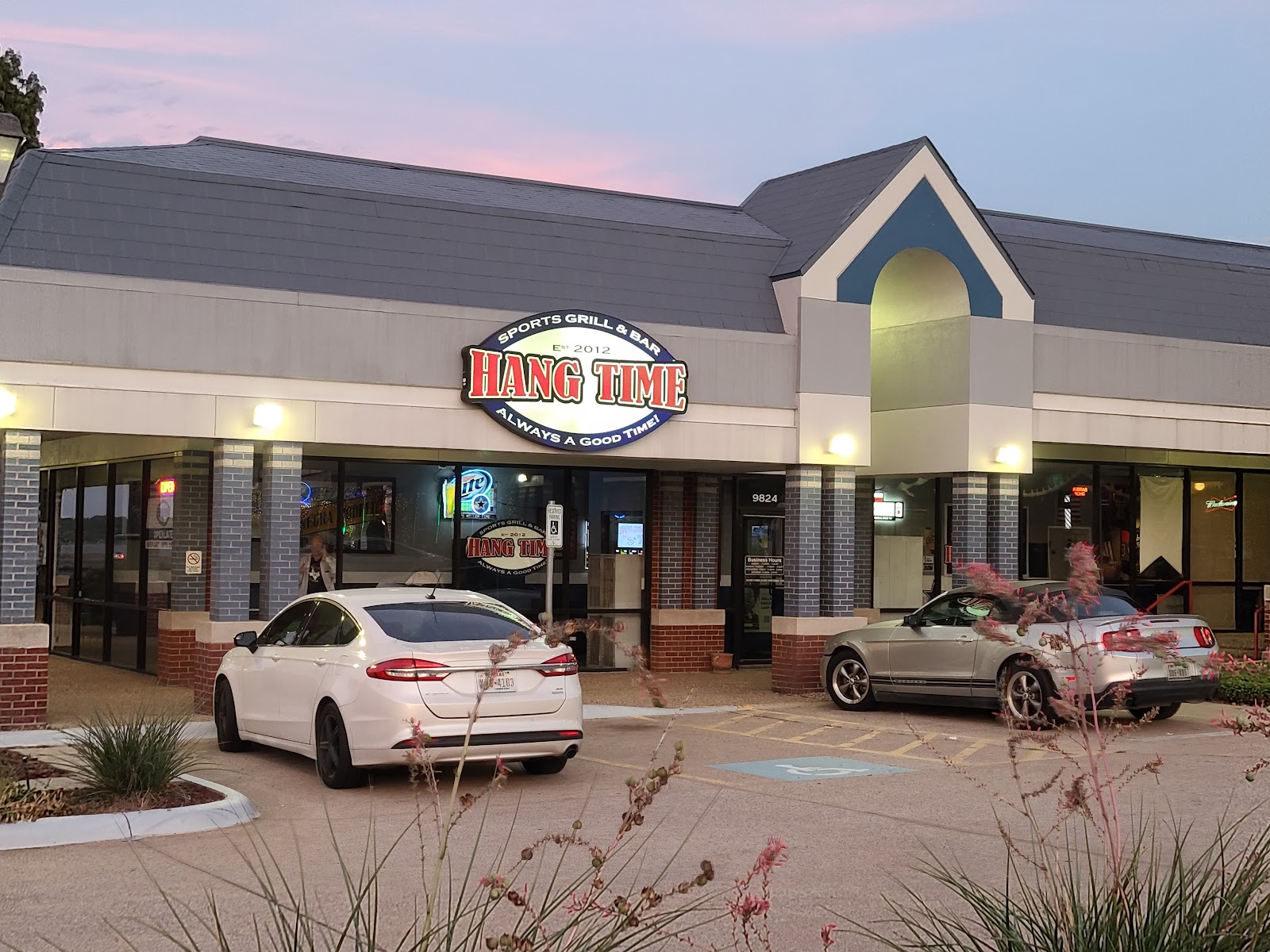 Restaurants Hang Time Sports Grill & Bar in Rowlett TX